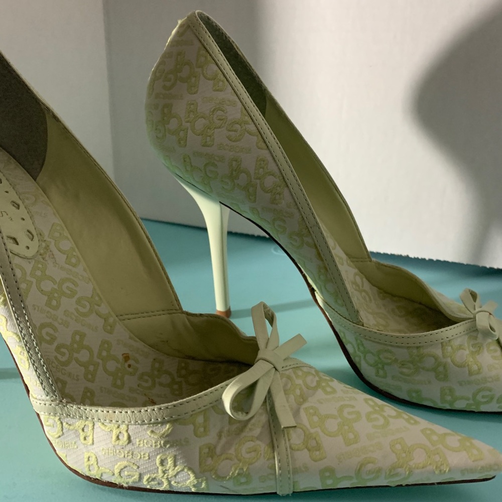 VINTAGE MINT LOGO MONOGRAM BCBG STILETTOS - Picture 5 of 14